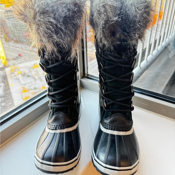 Sorel Joan of arctic Women's Black and White Fur-Trimmed. Brand new with tags 8 - Picture 7 of 10
